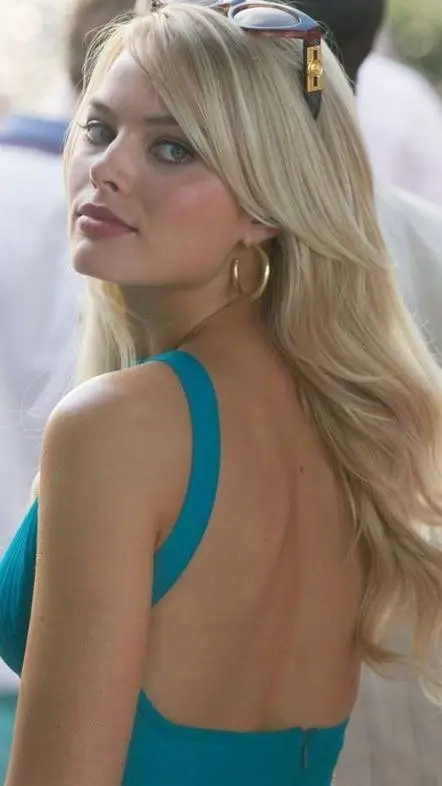ai character: Margot Robbie background