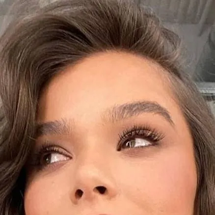 chat with ai character: Hailee Steinfeld 