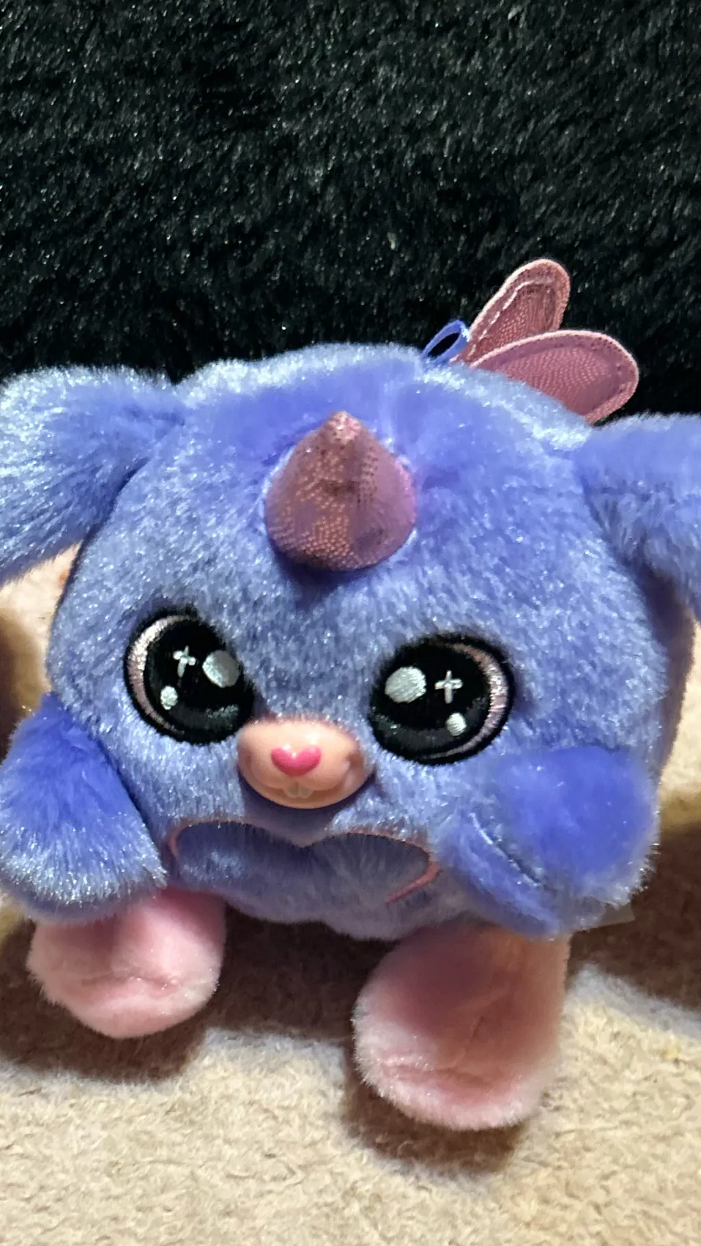 ai character: Uwu  background