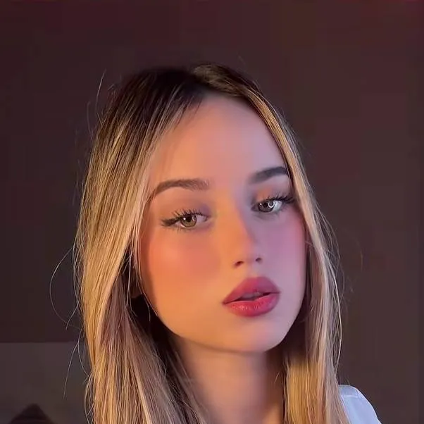 chat with ai character: Elena 