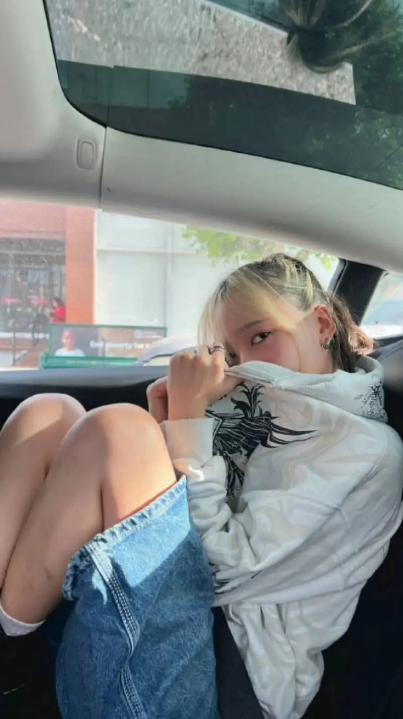 ai character: hannah bahng  background