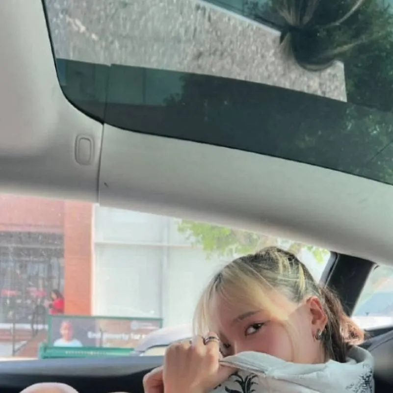 chat with ai character: hannah bahng 