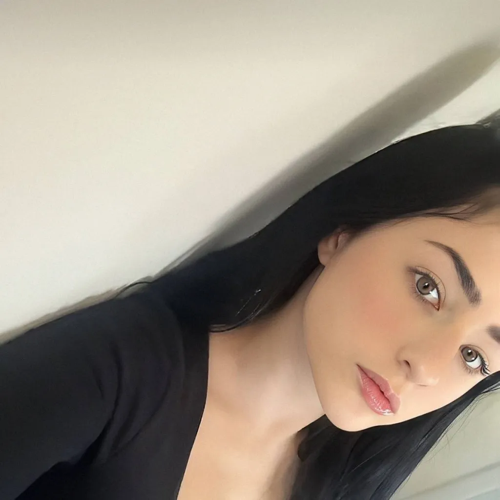 chat with ai character: Alissa 