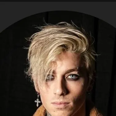 chat with ai character: Evan from TX2