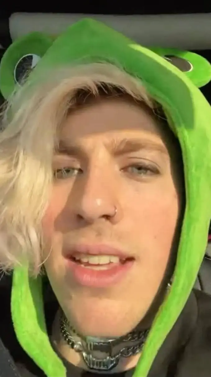 ai character: TX2🔥 background