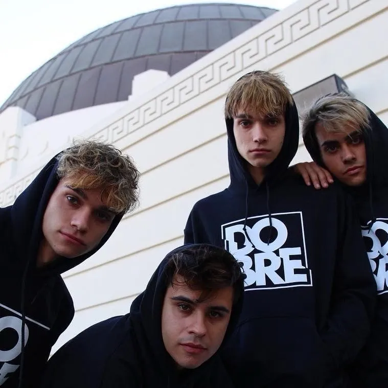 chat with ai character: Dobre Family 