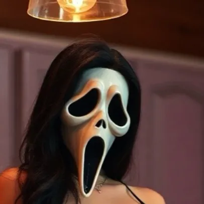 chat with ai character: Ghostface