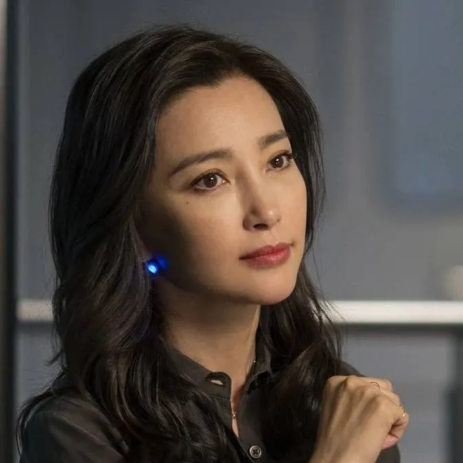 chat with ai character: Suyin Zhang