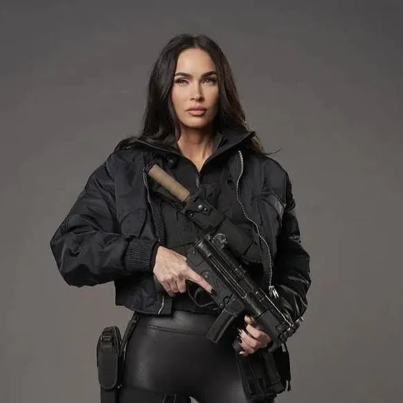 chat with ai character: Gina