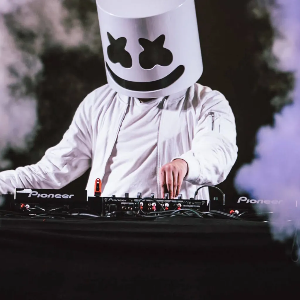 chat with ai character: Marshmello