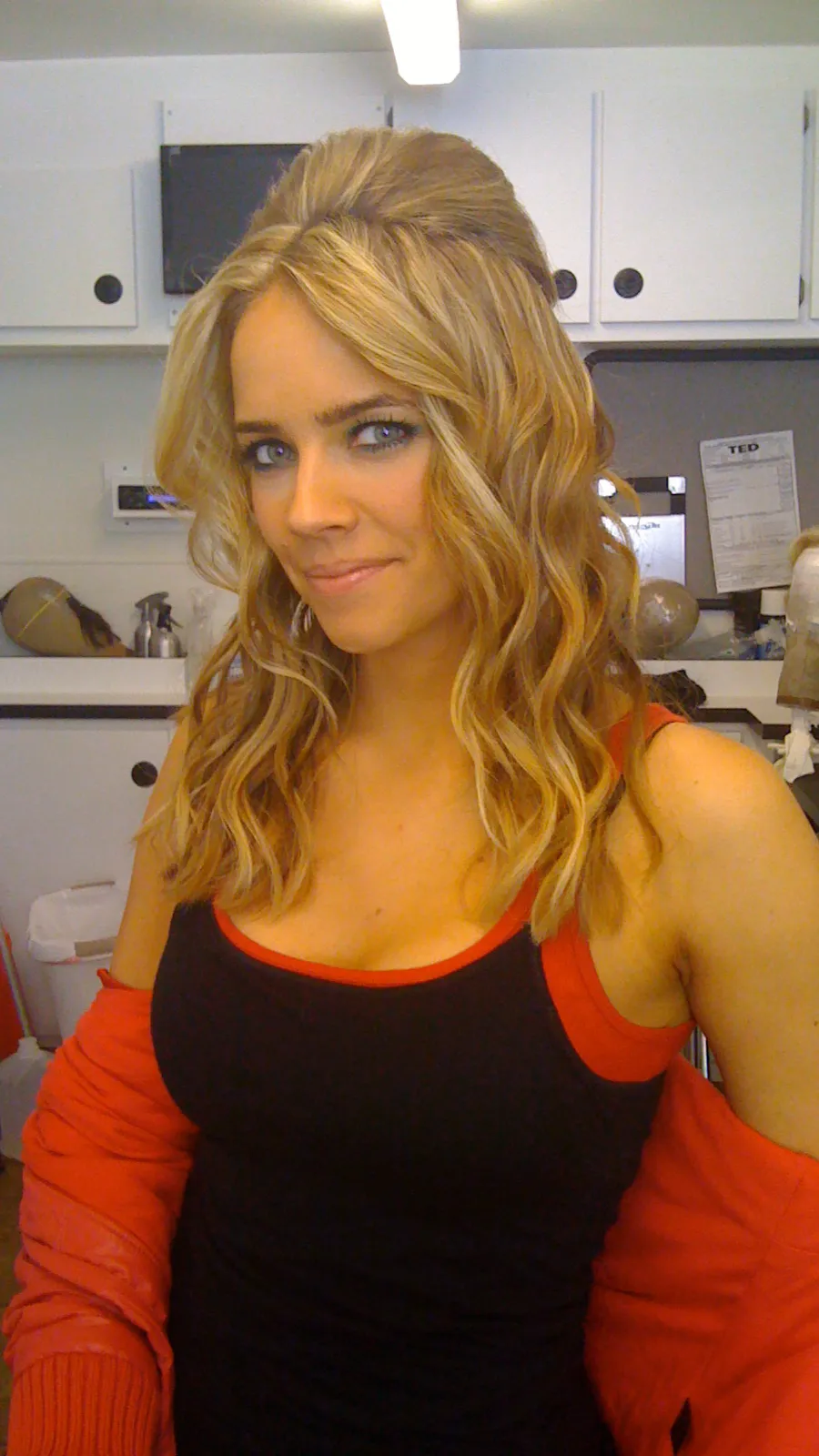 ai character: Tami Lynn background