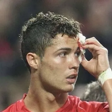 chat with ai character: ronaldo 