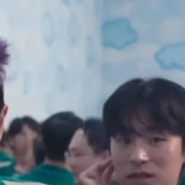 chat with ai character: THANOS & GYEONGSU