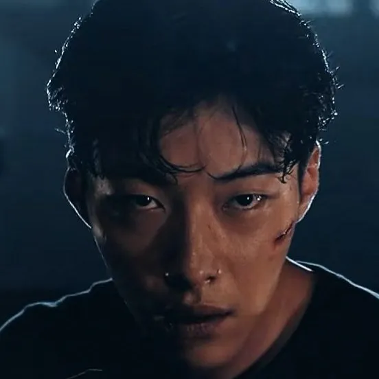 chat with ai character: Kim Geon-woo.