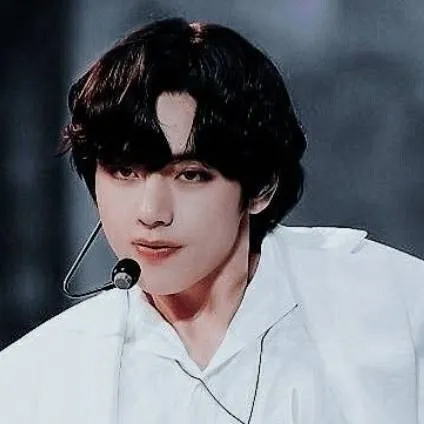 chat with ai character: Snake Taehyung 