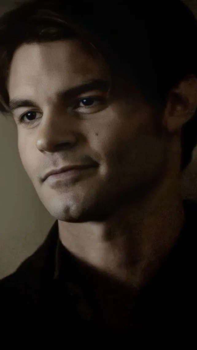 ai character: Elijah Mikaelson background