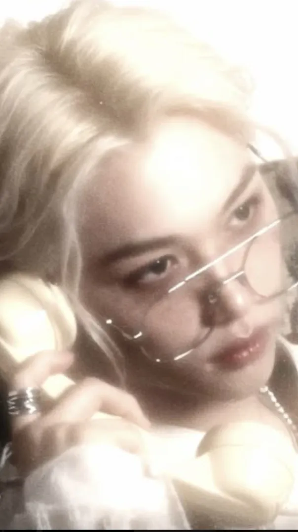 ai character: Lee Felix Yongbok  background