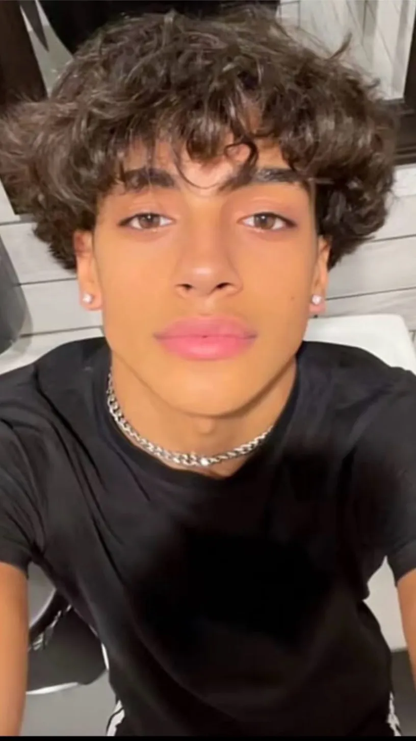 ai character: Usi background