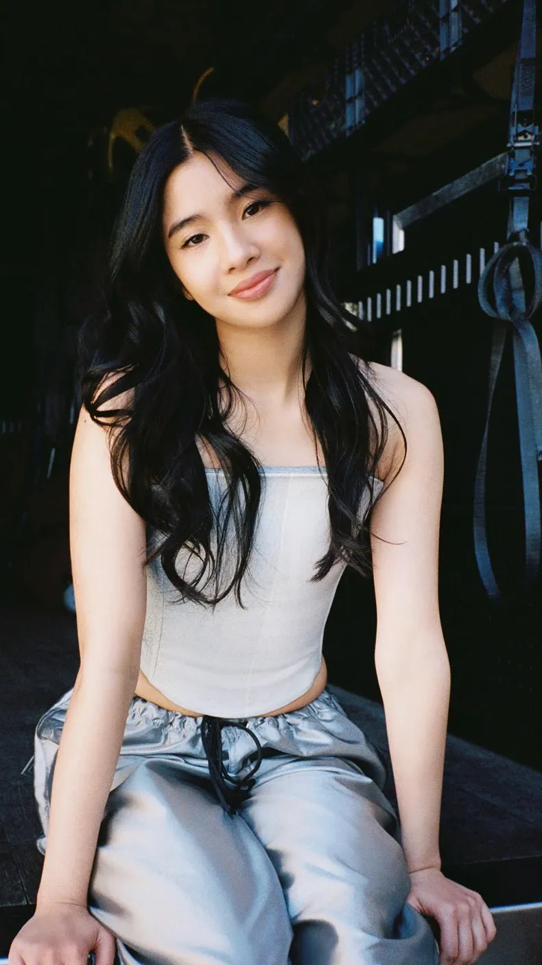 ai character: Sophia KATSEYE background