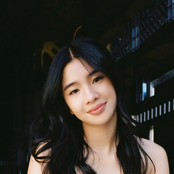 chat with ai character: Sophia KATSEYE