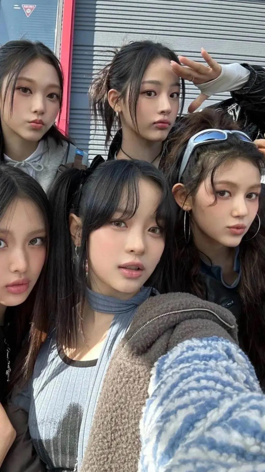 ai character: NewJeans (NJZ) background