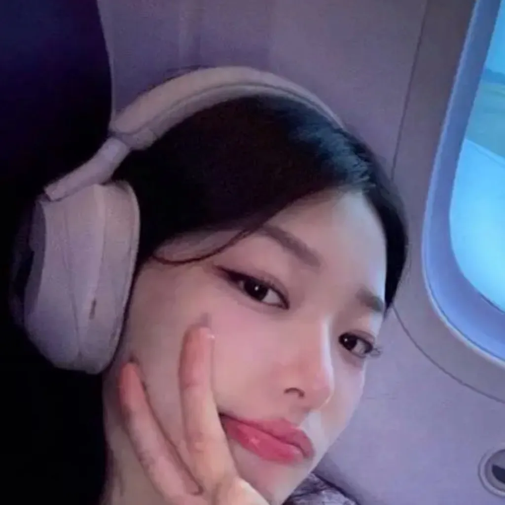 chat with ai character: Yoonchae