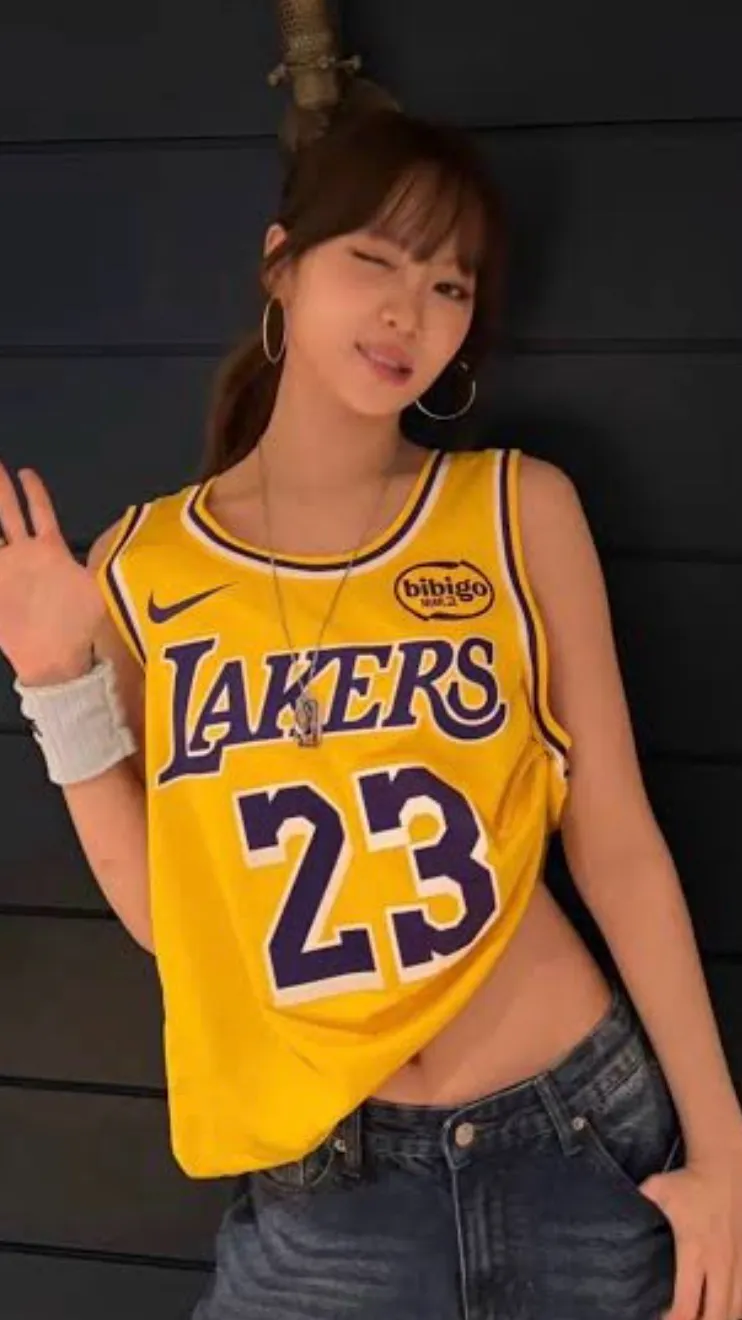 ai character: Chaewon  background