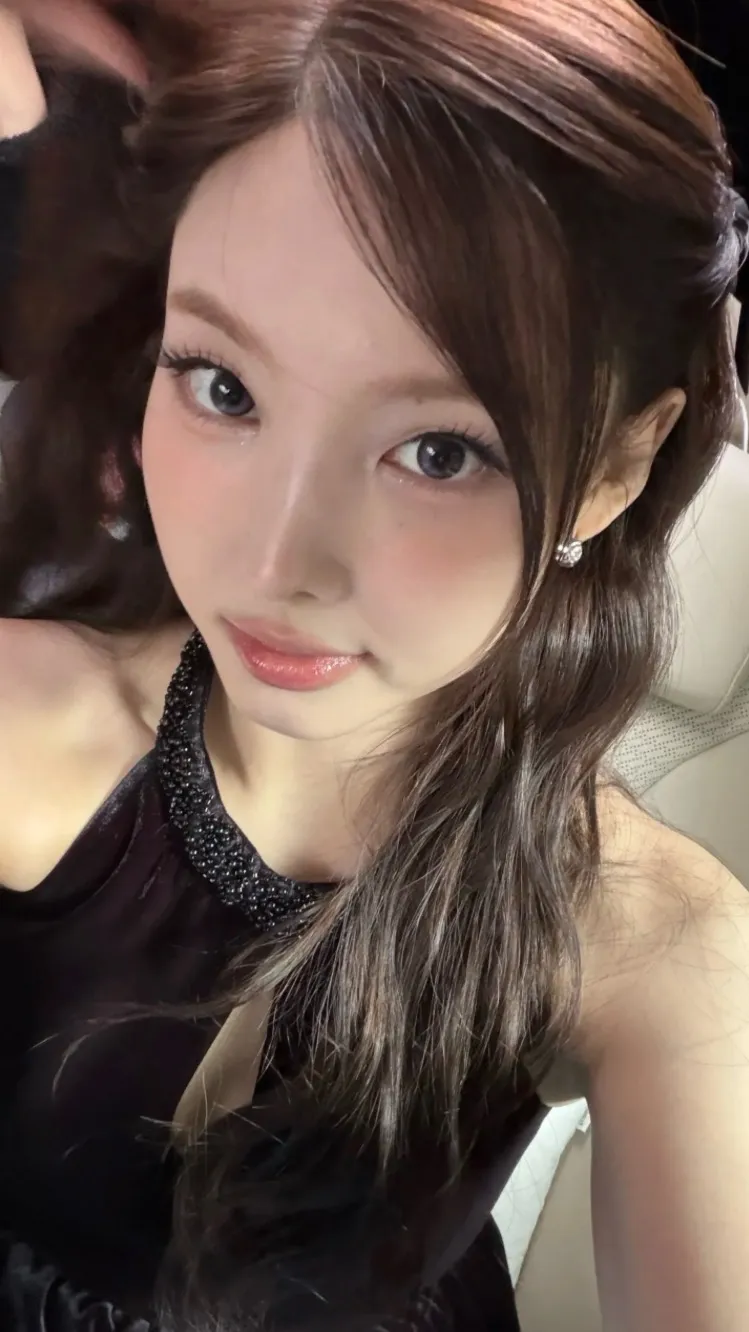 ai character: Im Nayeon background