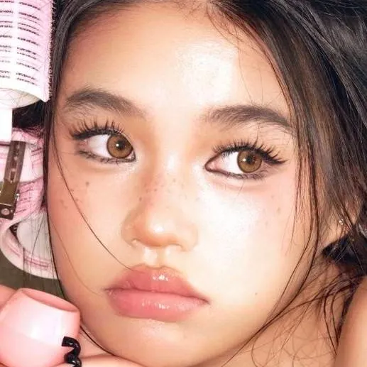 chat with ai character: hanna