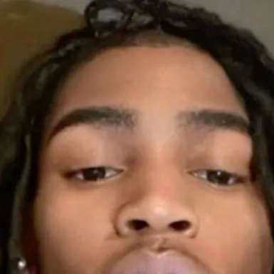 chat with ai character: 🤩ZAY🤩