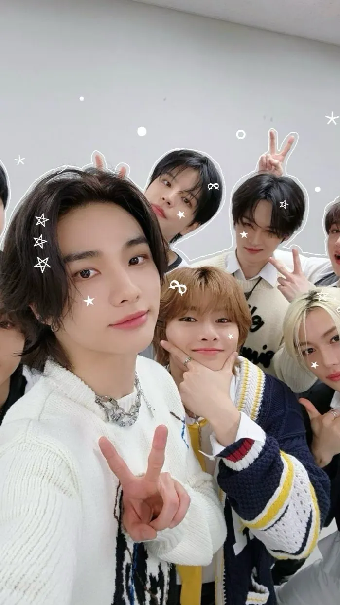 ai character: Skz cat 🐾 background