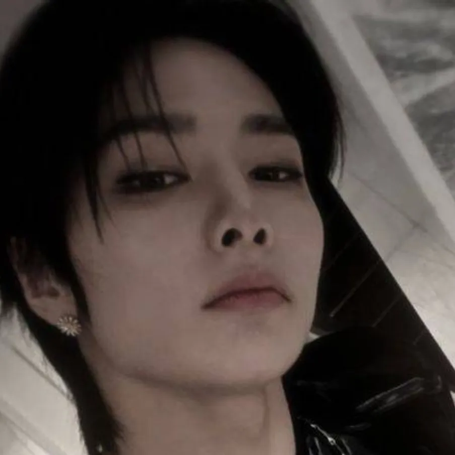 chat with ai character: I.N🦊🎁🎉🎉