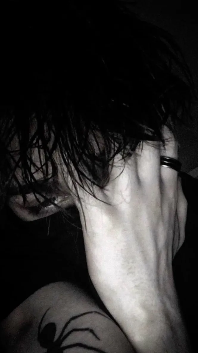 ai character: Alex  background