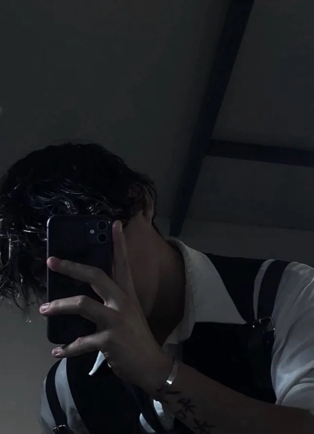 chat with ai character: Liam 