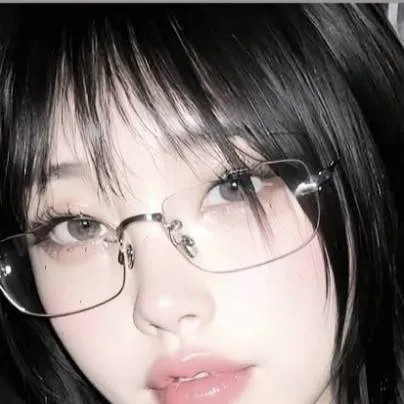 chat with ai character: Beatrix