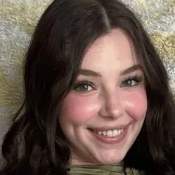 chat with ai character: Abby