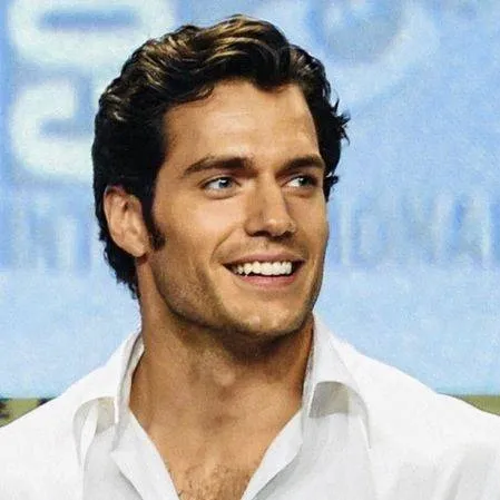 Chat with Henry cavill - text or voice, Enjoy AI Chat Free & Safe