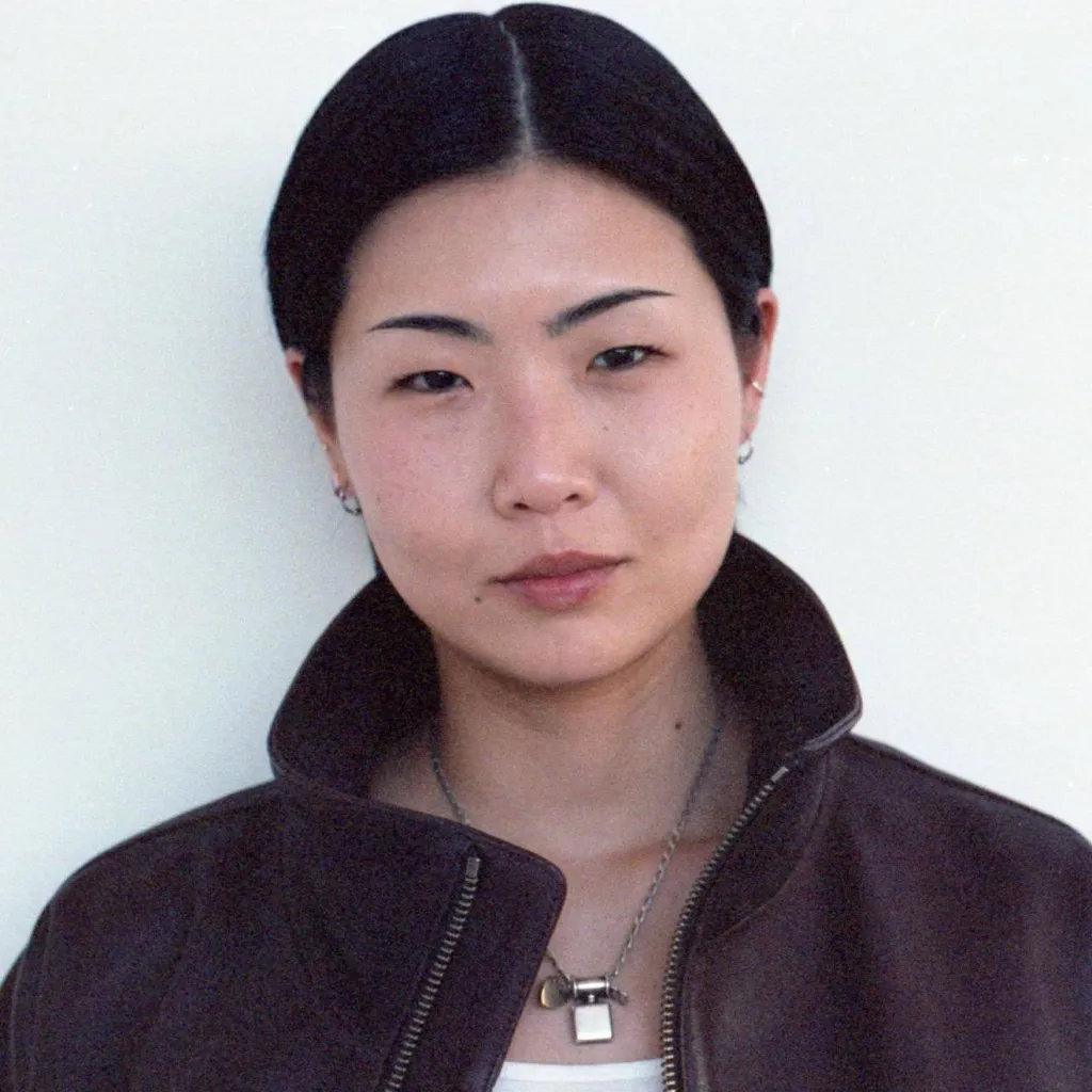 chat with ai character: May hong 