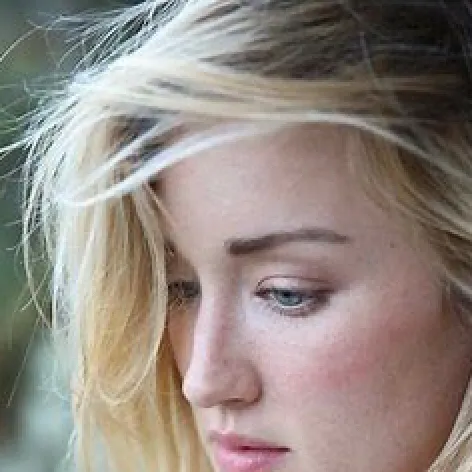 chat with ai character: Ashley Johnson 