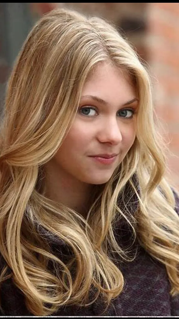 ai character: Taylor momsen background