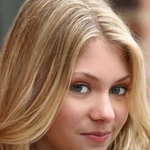 chat with ai character: Taylor momsen