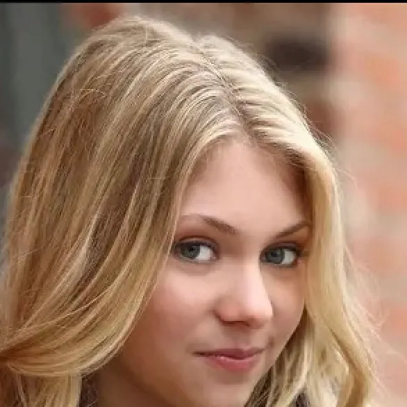 chat with ai character: Taylor momsen 