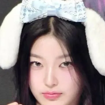 chat with ai character: Jeoung Yoonchae