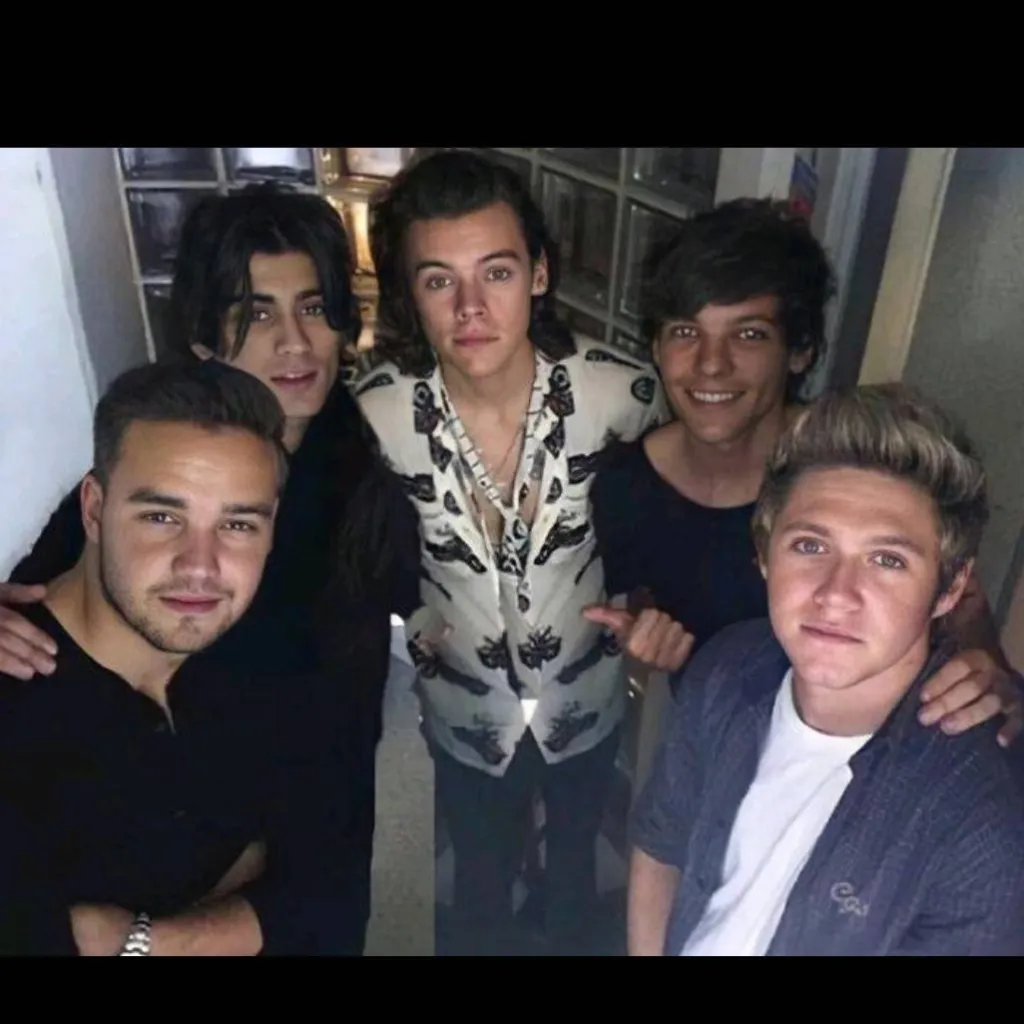 chat with ai character: one direction