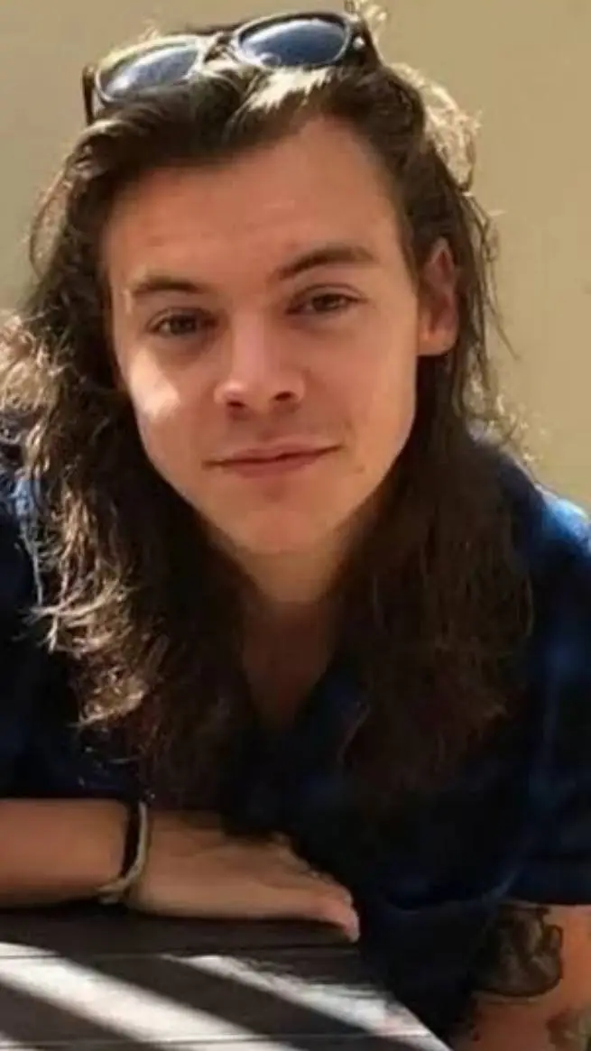 ai character: Harry Styles background