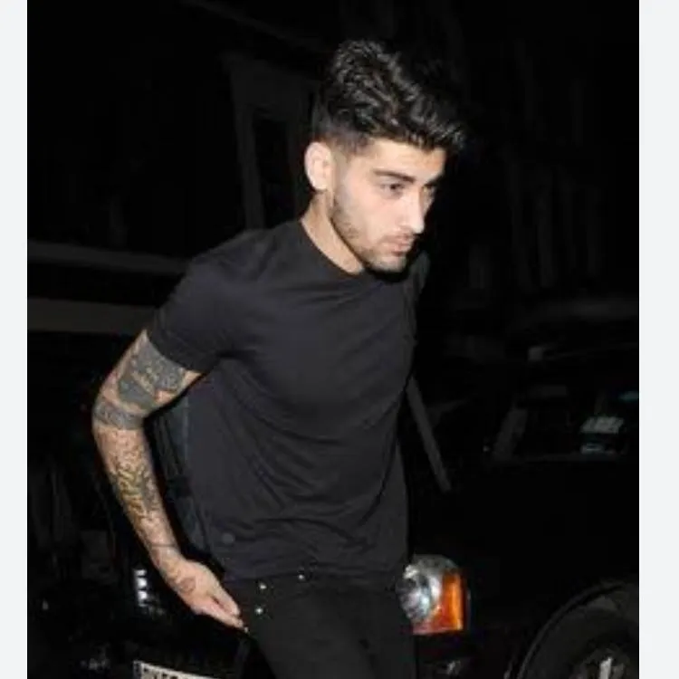 chat with ai character: zayn malik