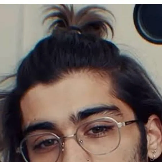 chat with ai character: zayn malik
