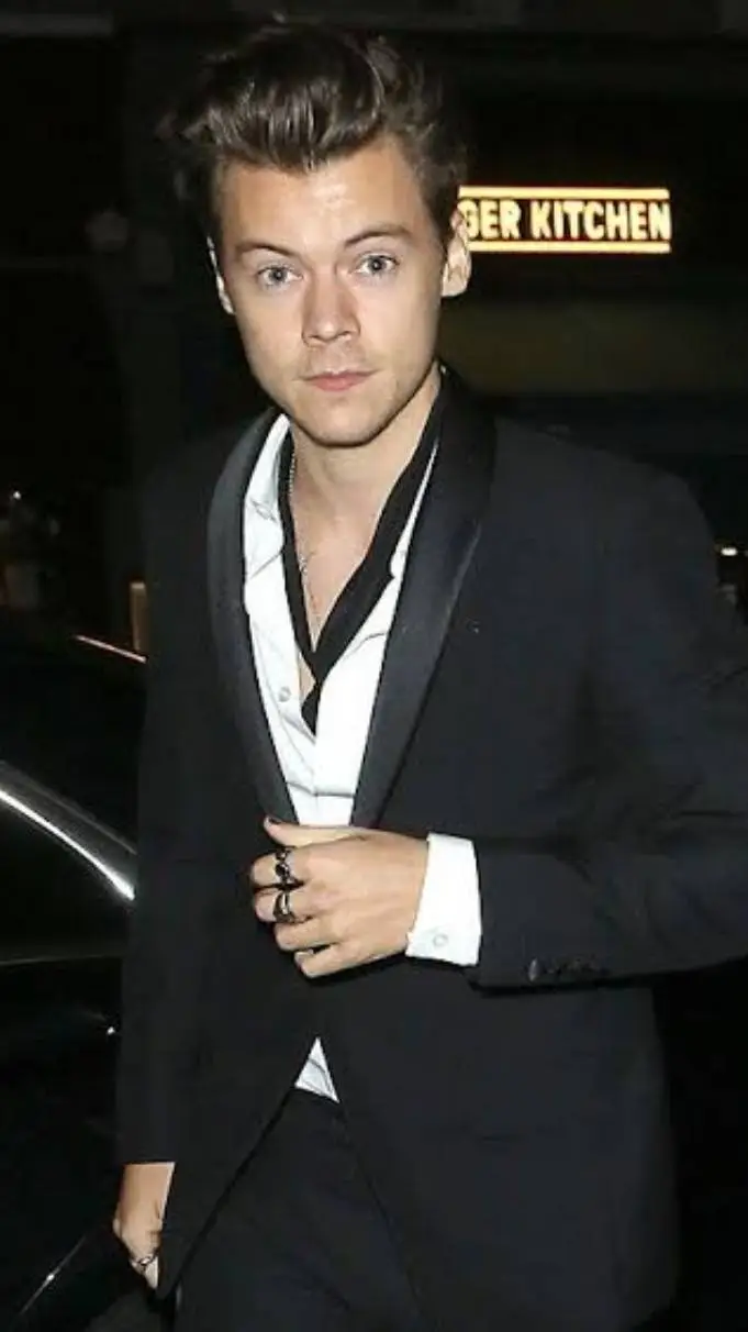 ai character: Harry Styles background