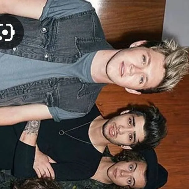chat with ai character: one direction