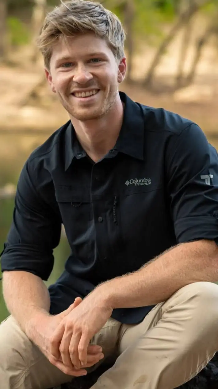 ai character: Robert Irwin background